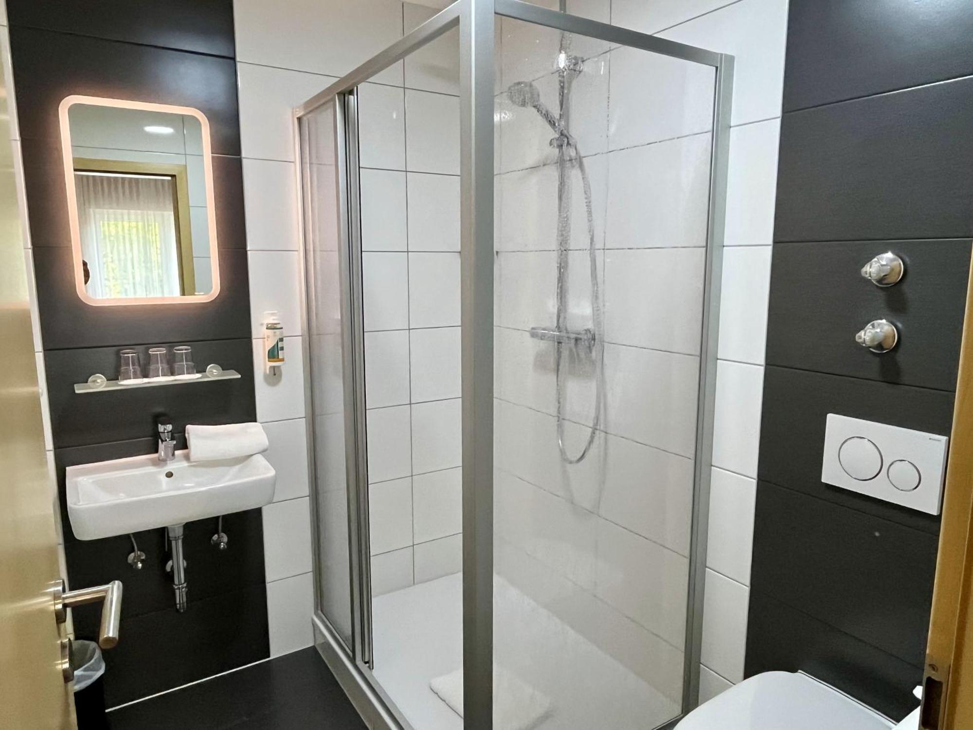 Hotel Am Steinertsee Kaufungen Eksteriør billede