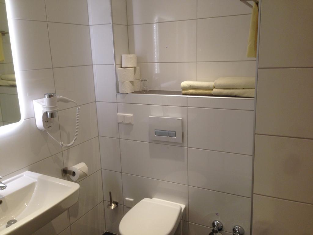 Hotel Am Steinertsee Kaufungen Eksteriør billede